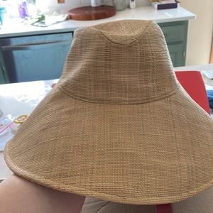 Lack of color straw hat